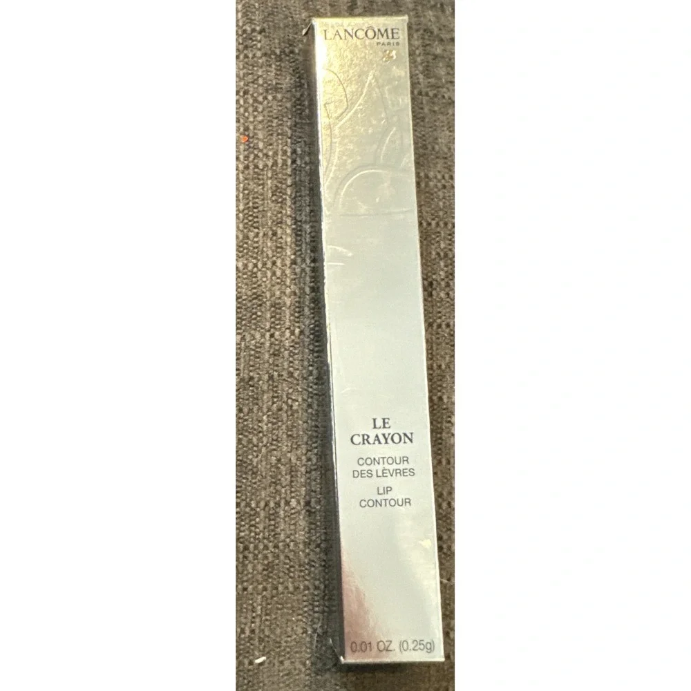 LANCOME  Le Crayon  Lip Contour ‎ 0.01 oz/25g NEW IN BOX- Cherry. Box Has Damage